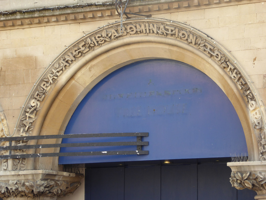 Former Market Hall, now the "Sir Isaac Pitman", Trowbridge… Flickr