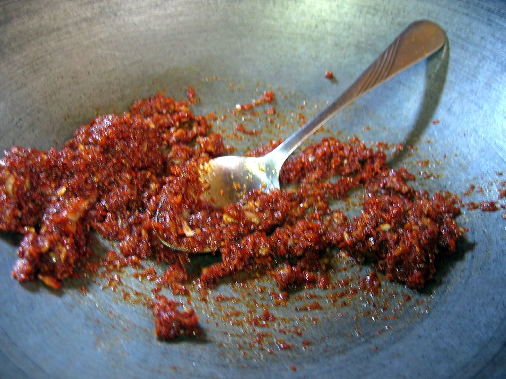 Frying jaew bong chili paste Alexandra Moss Flickr