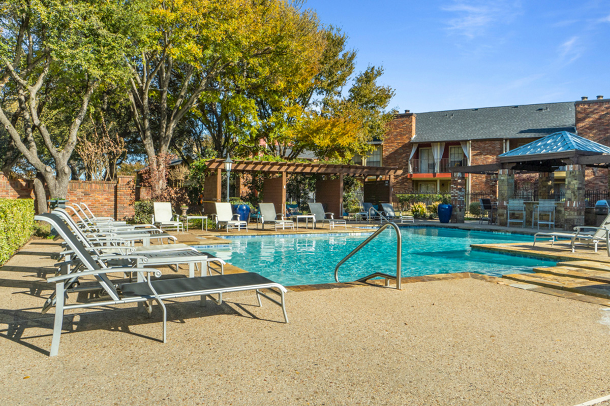 Chateau on the River Live The Paskin Group