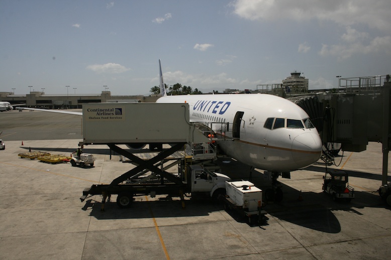 Honolulu to Guam in Continental Economy Class Live and Let's Fly