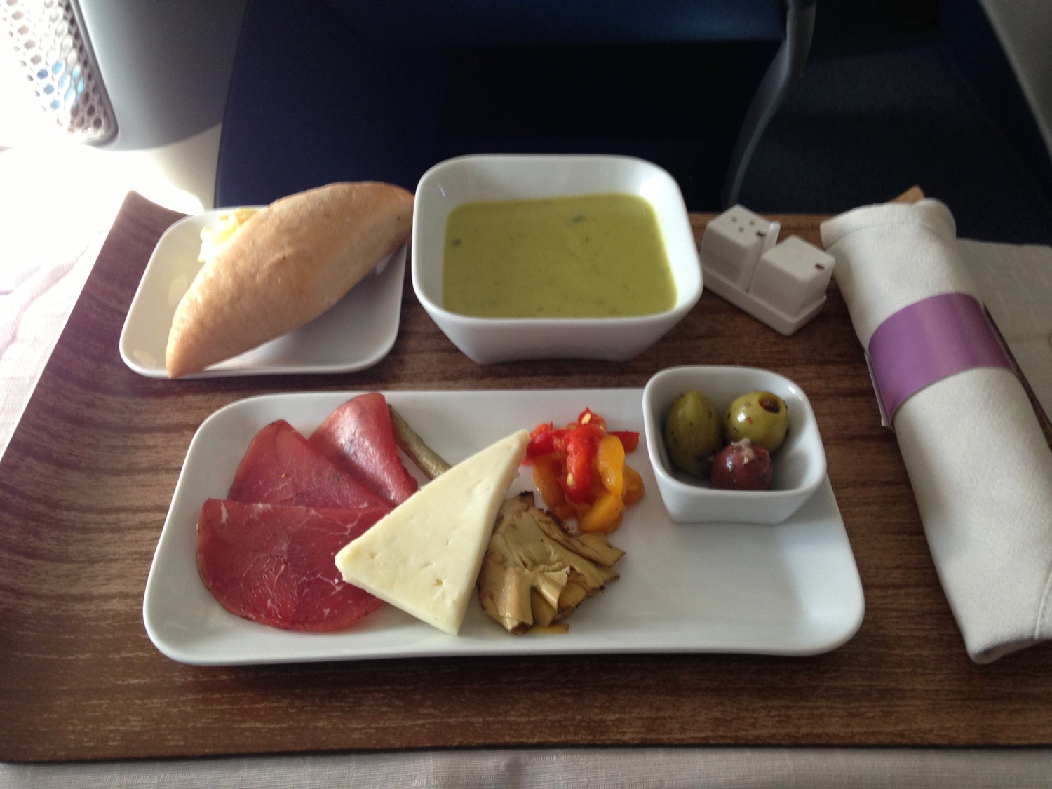 A Perfectly Average Lunch LHRJFK in Delta Business Live and Let's Fly