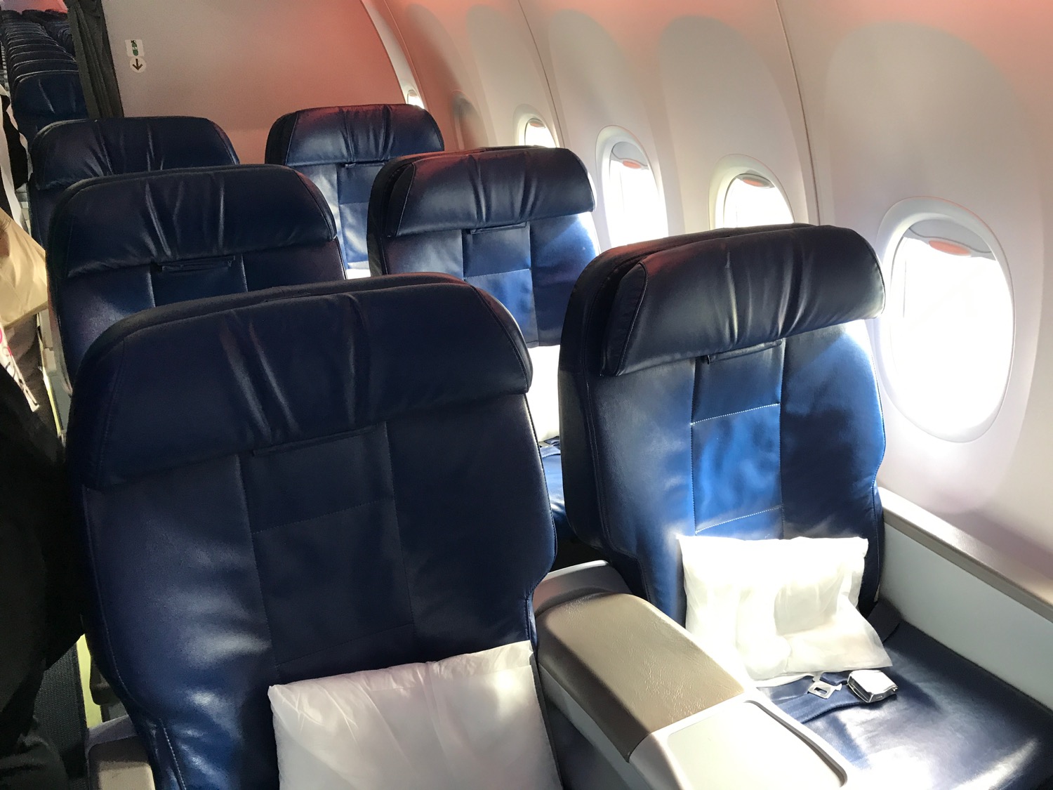 Review Sun Country First Class Los Angeles to Minneapolis Live and
