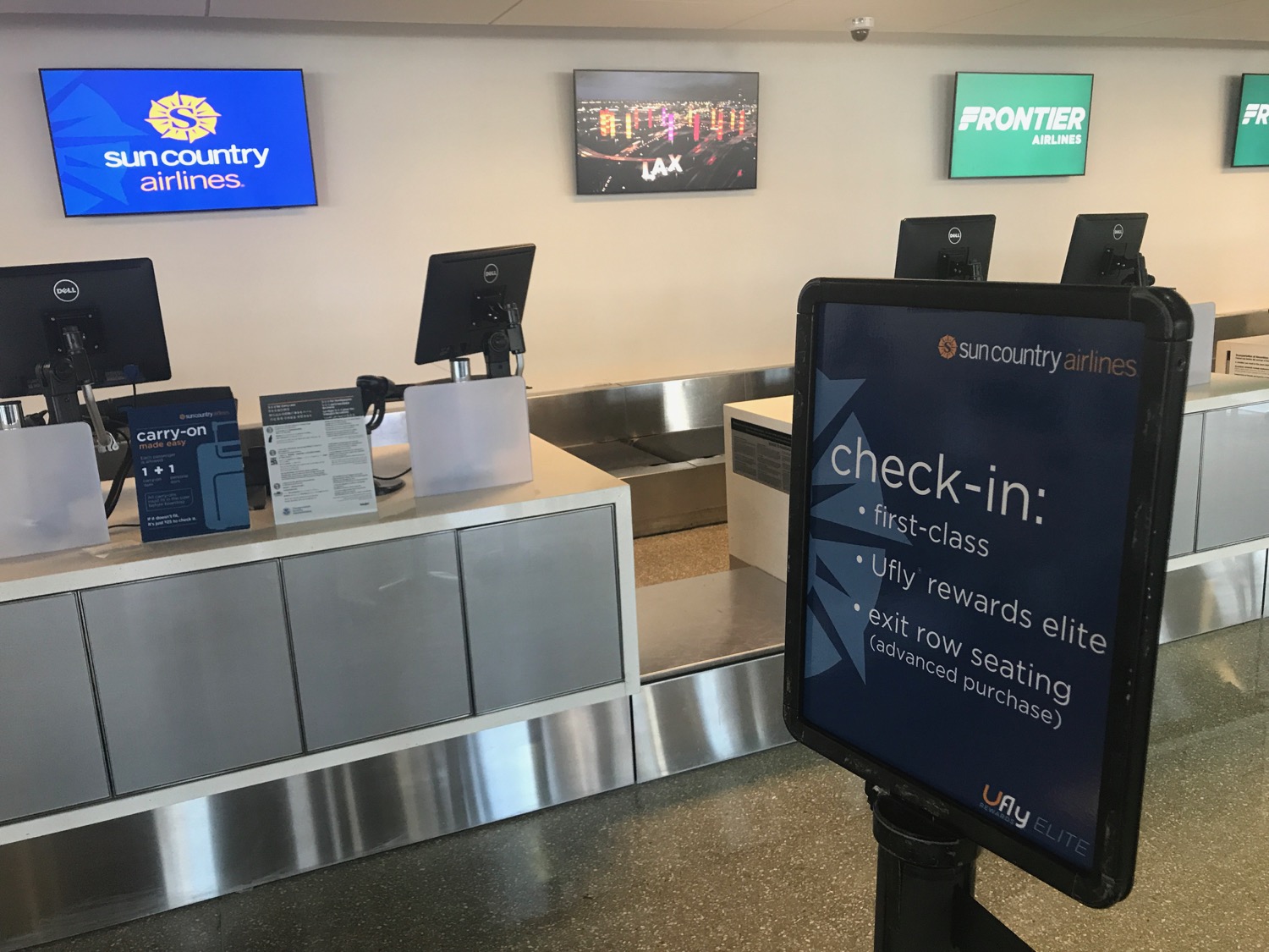 Review Sun Country First Class Los Angeles to Minneapolis Live and