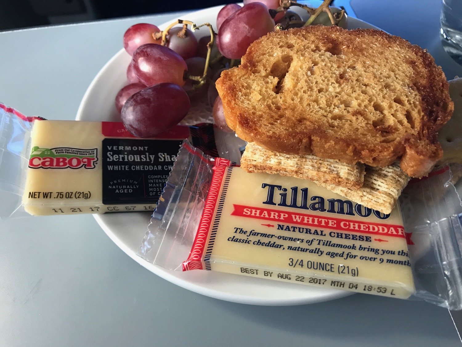 Review Sun Country First Class Los Angeles to Minneapolis Live and