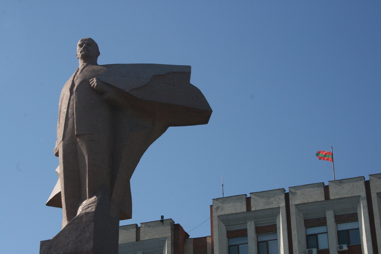 Lenin Statues and Historical Remembrance Live and Let's Fly