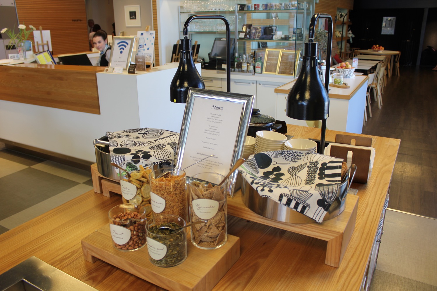 Review AlmostHome Lounge Helsinki (Great Priority Pass Lounge) Live