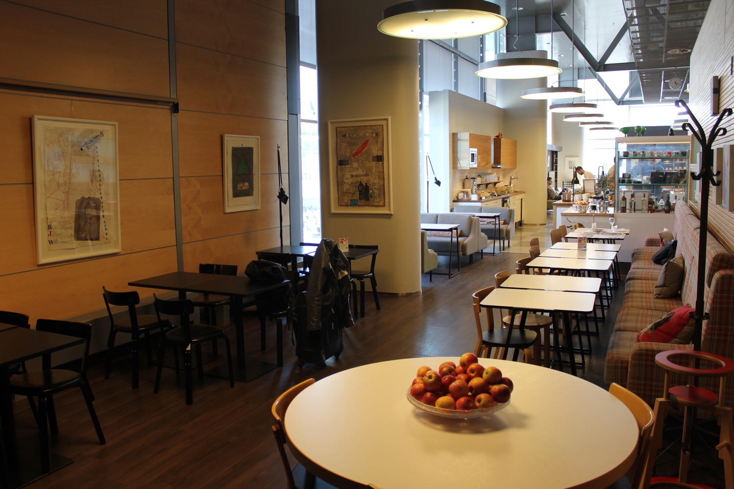 Review AlmostHome Lounge Helsinki (Great Priority Pass Lounge) Live