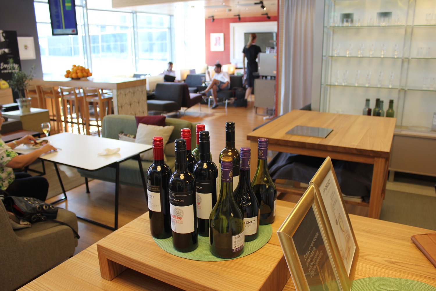 Review AlmostHome Lounge Helsinki (Great Priority Pass Lounge) Live