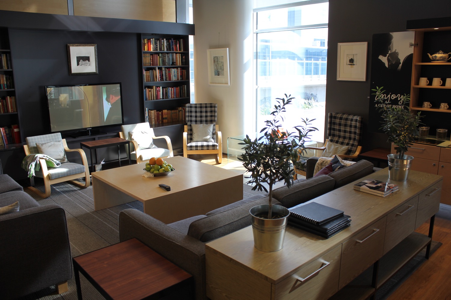 Review AlmostHome Lounge Helsinki (Great Priority Pass Lounge) Live