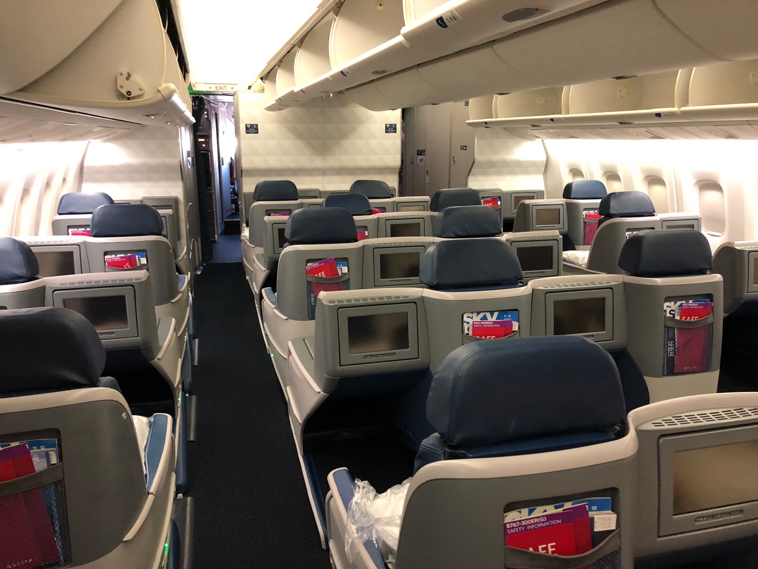 Review Delta 767300 Business Class Honolulu to Los Angeles Live and