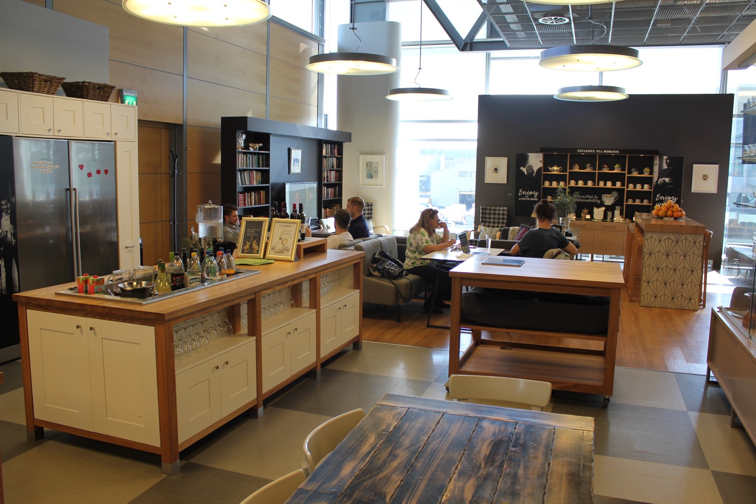 Review AlmostHome Lounge Helsinki (Great Priority Pass Lounge) Live