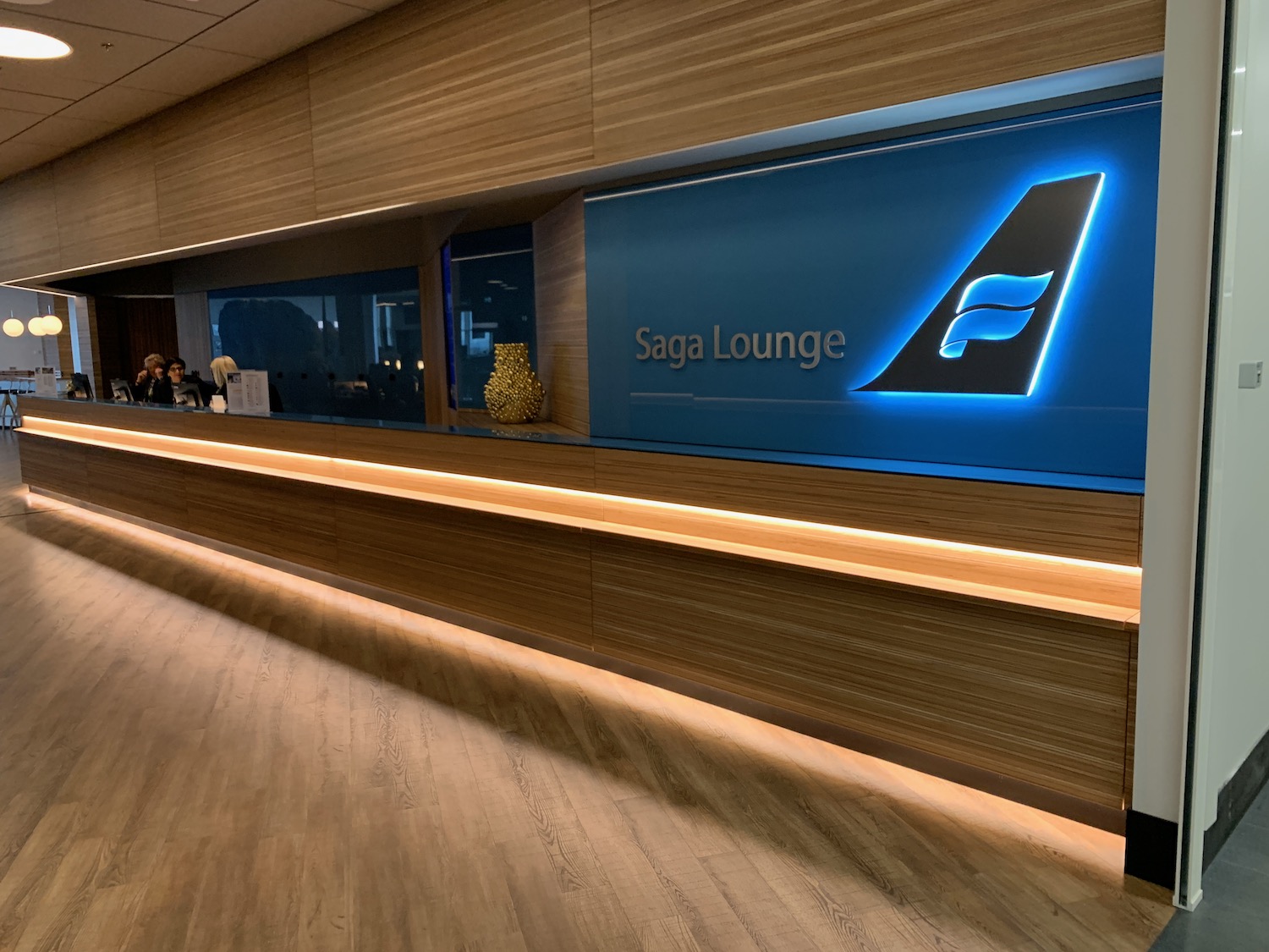 Review Icelandair Saga Lounge Keflavík (KEF) Live and Let's Fly