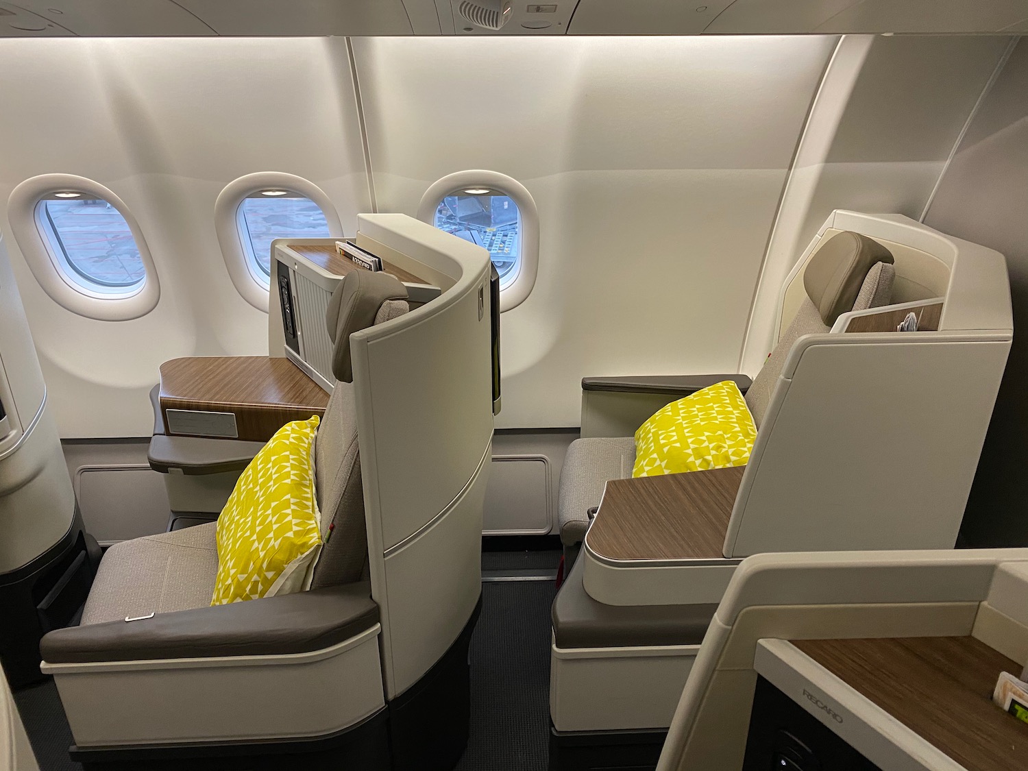 Review TAP A330neo Business Class Live and Let's Fly