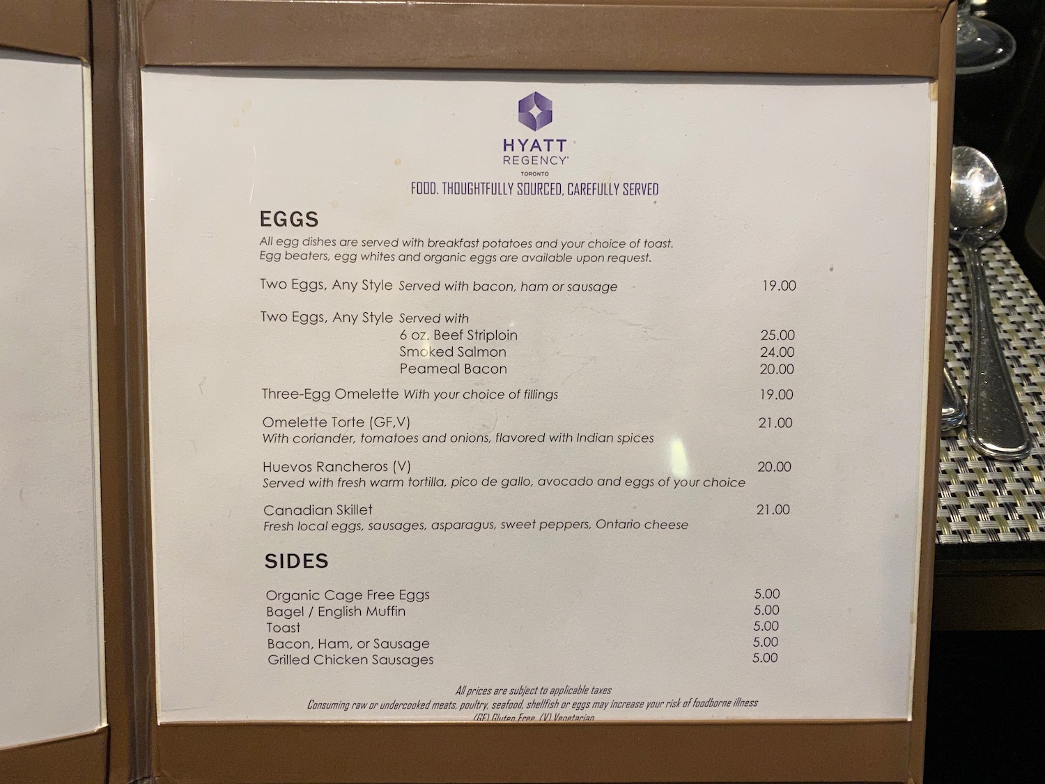 Review Hyatt Regency Toronto (Suite) Live and Let's Fly