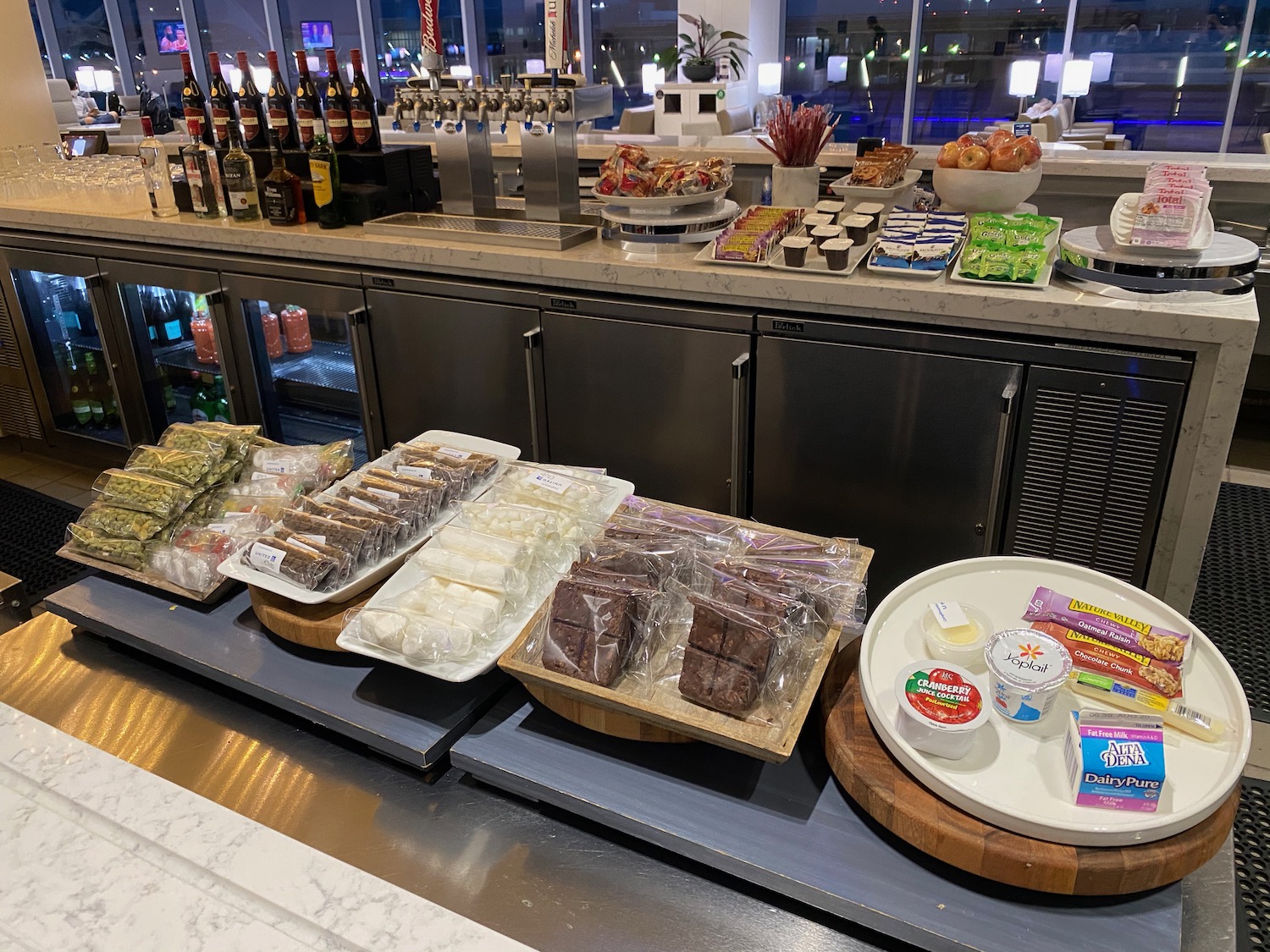 United Airlines Reopens More Airport Lounges, Slashes Price Of