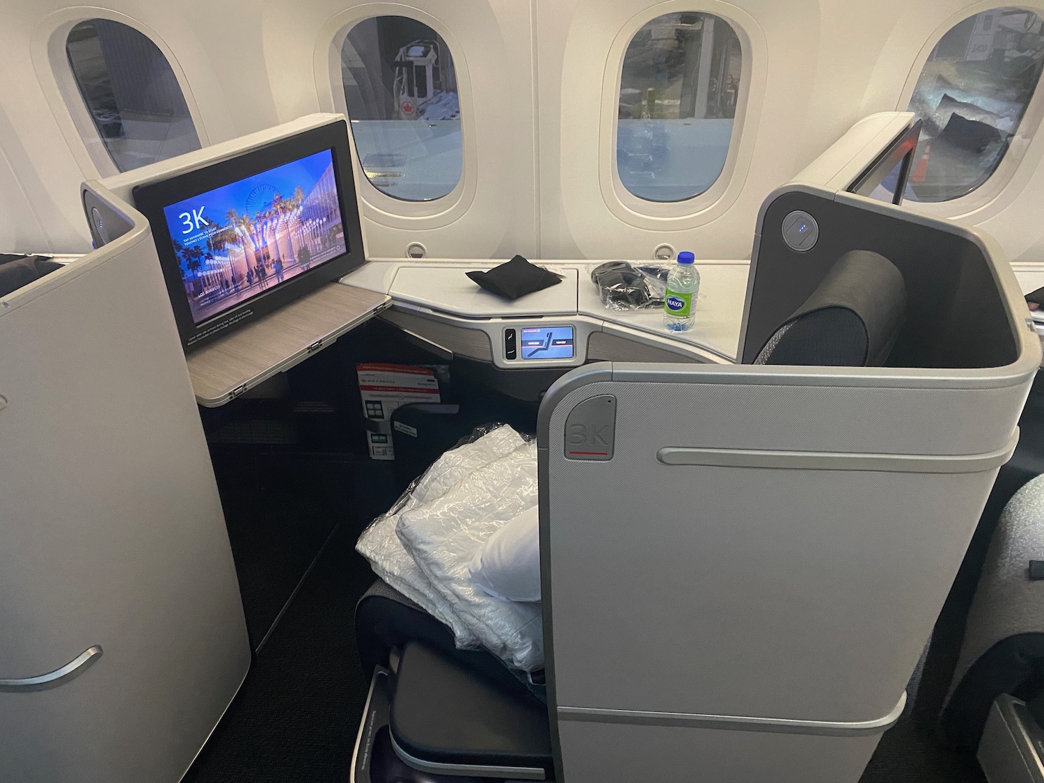 Review Air Canada 7879 Business Class Live and Let's Fly