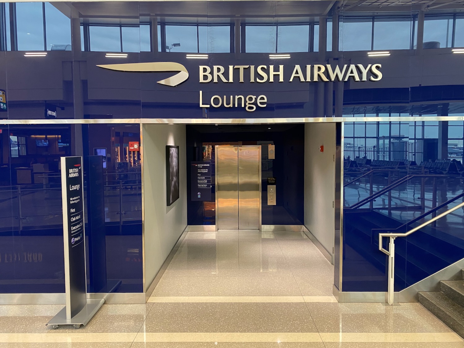 Review British Airways Lounge Washington Dulles (IAD) Live and Let's Fly