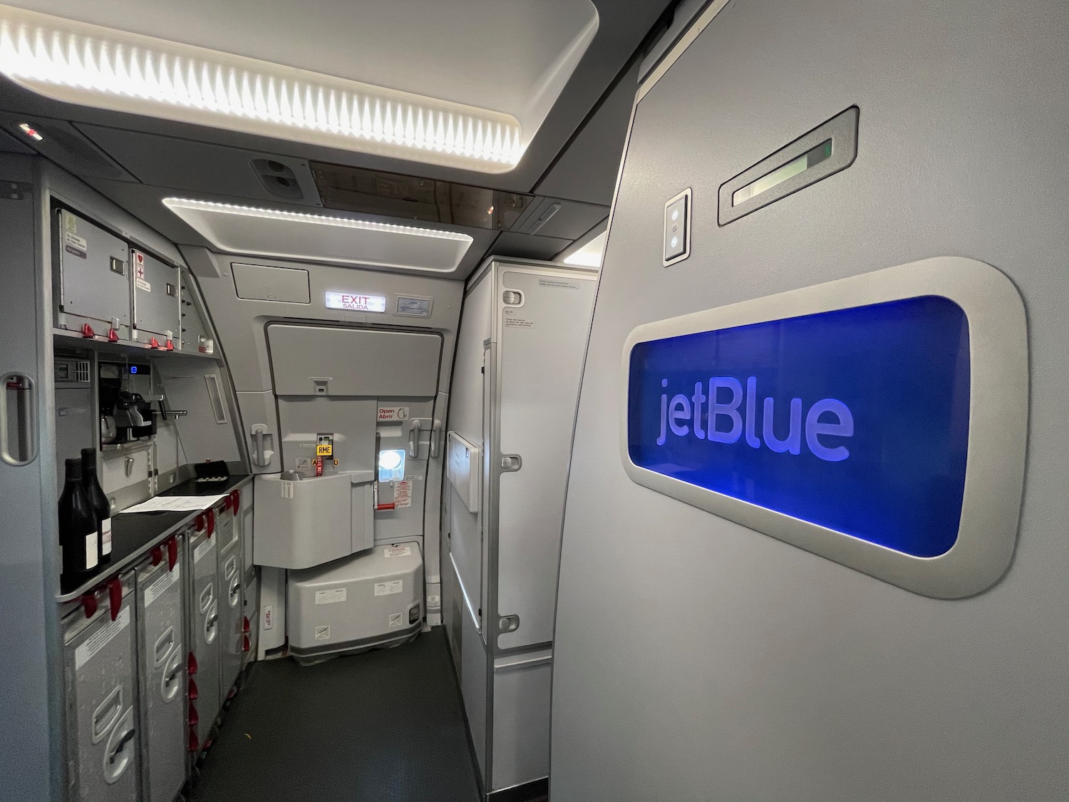 Review JetBlue A321 Mint Business Class Live and Let's Fly