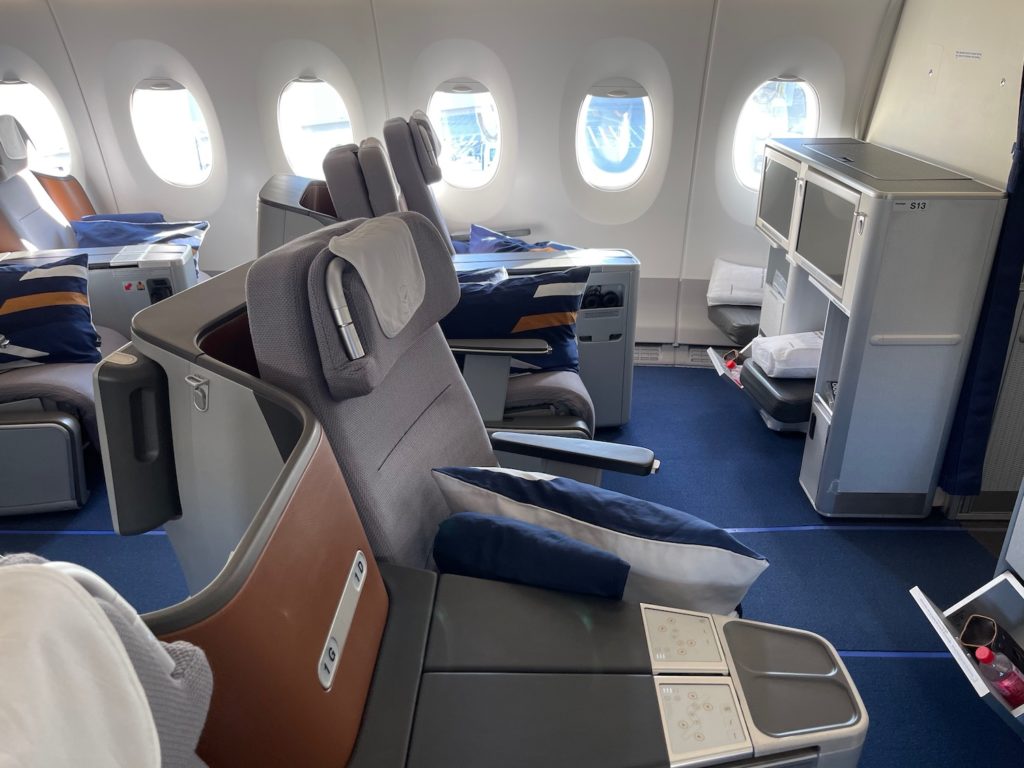 Review Lufthansa A350 Business Class Live and Let's Fly