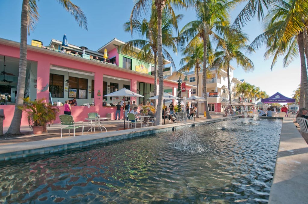 The 5 Restaurants To Visit At Fort Myers Beach Florida Live and Let's Fly