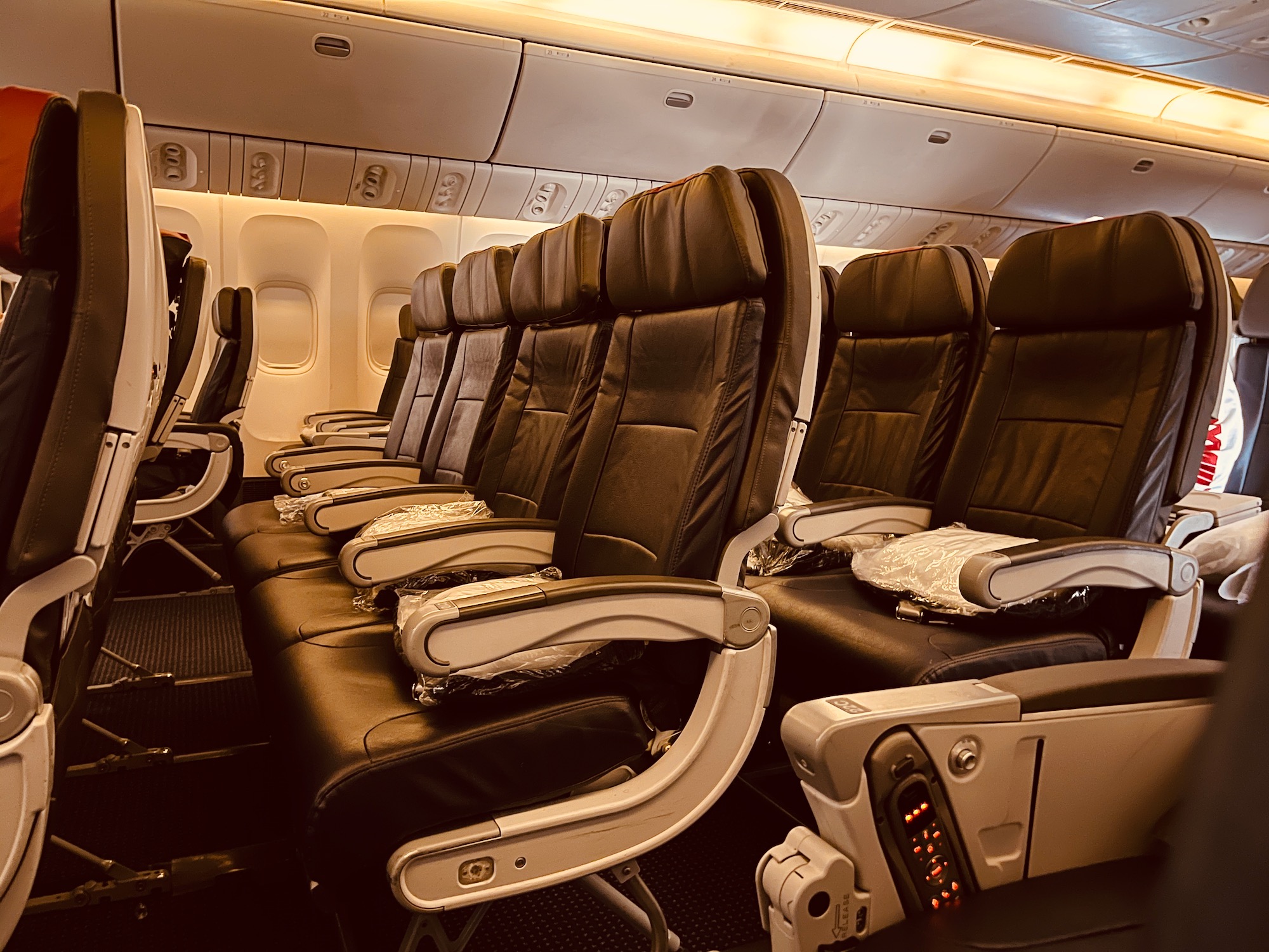 UPDATE Lady Goes Crazy On American Airlines After Seat Charger Snafu