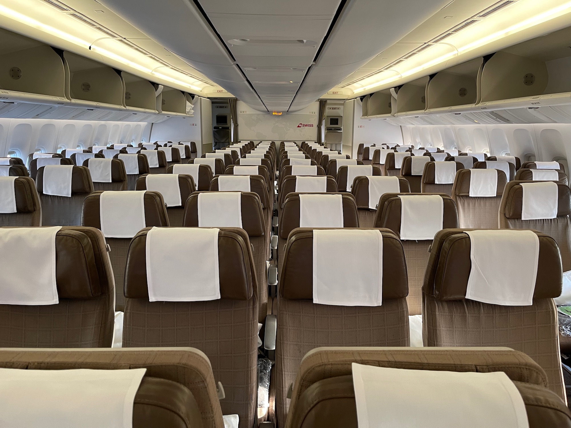 Review SWISS 777300ER Economy Class Live and Let's Fly