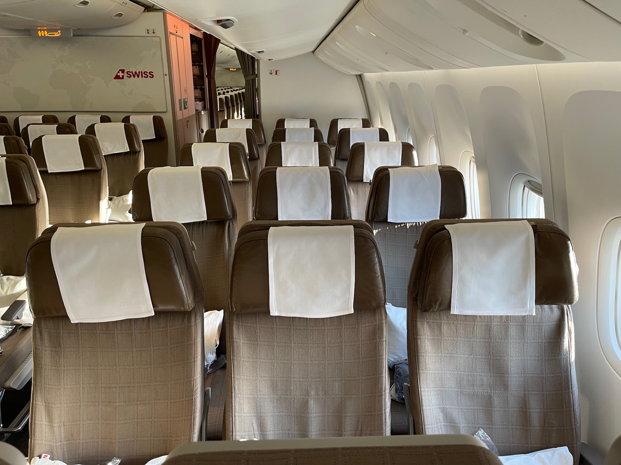 Swiss Boeing 777 300 … Leone Genovera