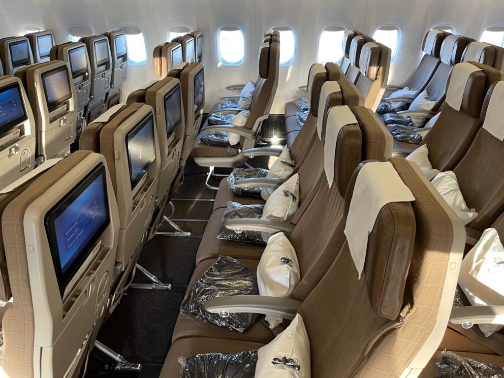 11 Hours. Middle Seat. My SWISS Economy Class Flight To Zurich