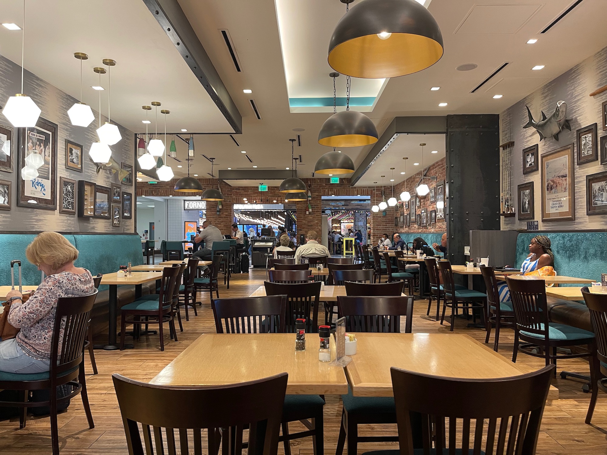 Review Landry’s Seafood (Houston IAH) Live and Let's Fly