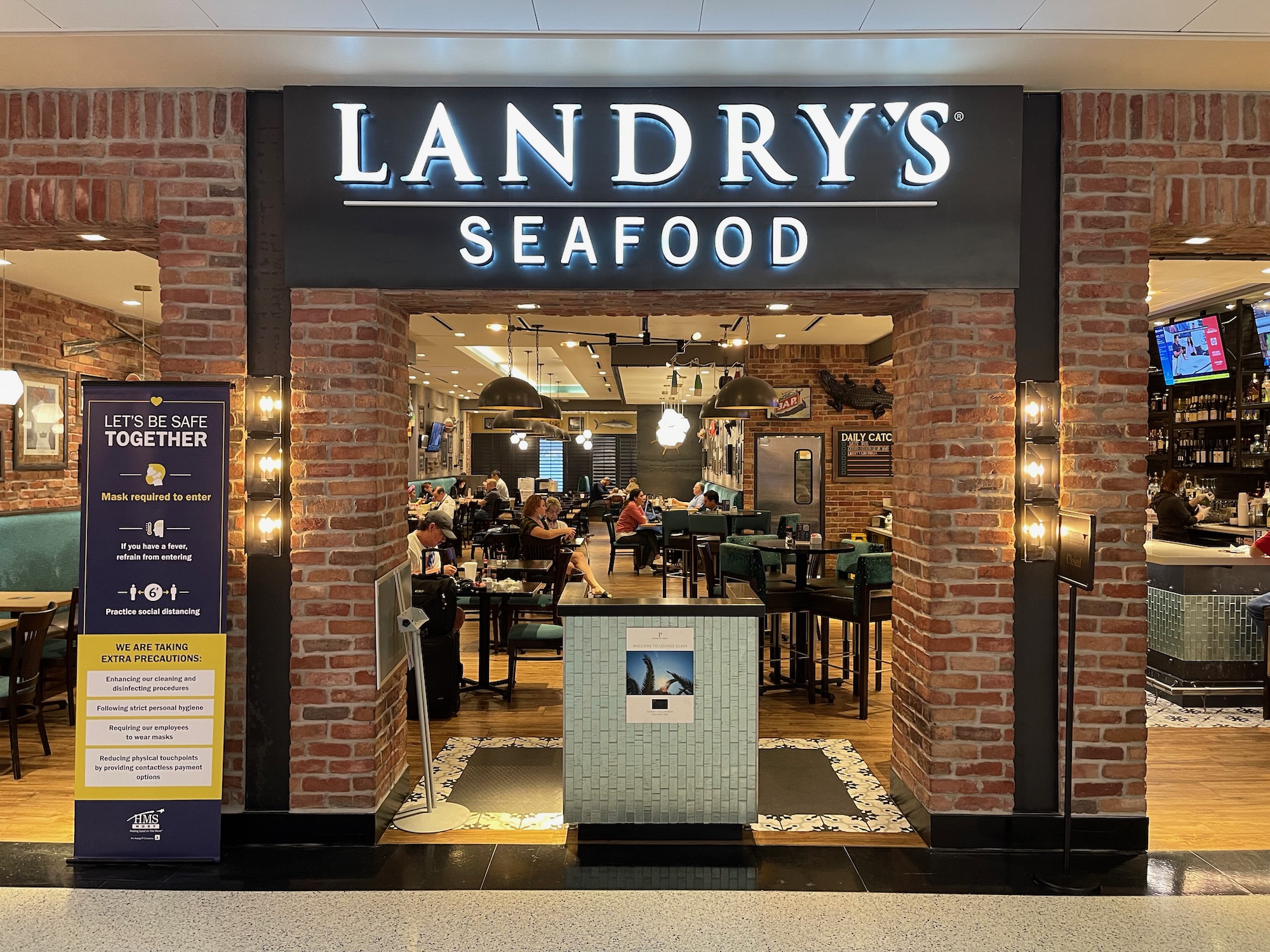 Review Landry’s Seafood (Houston IAH) Live and Let's Fly