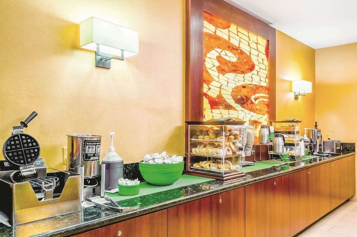 Hotel Worker Explains Why You Should Avoid The Free Buffet Breakfast