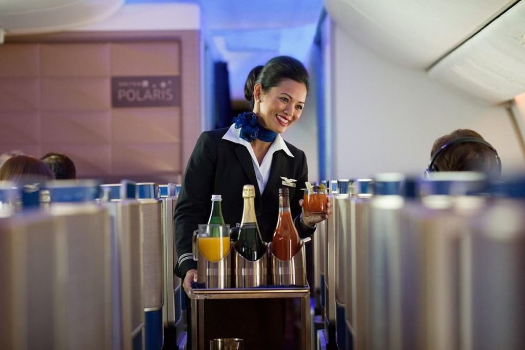 Official United Airlines Restores Glassware, PreDeparture Beverages