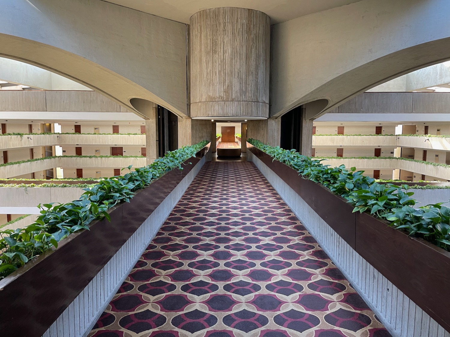 Review Hyatt Regency Chicago O'Hare Live and Let's Fly