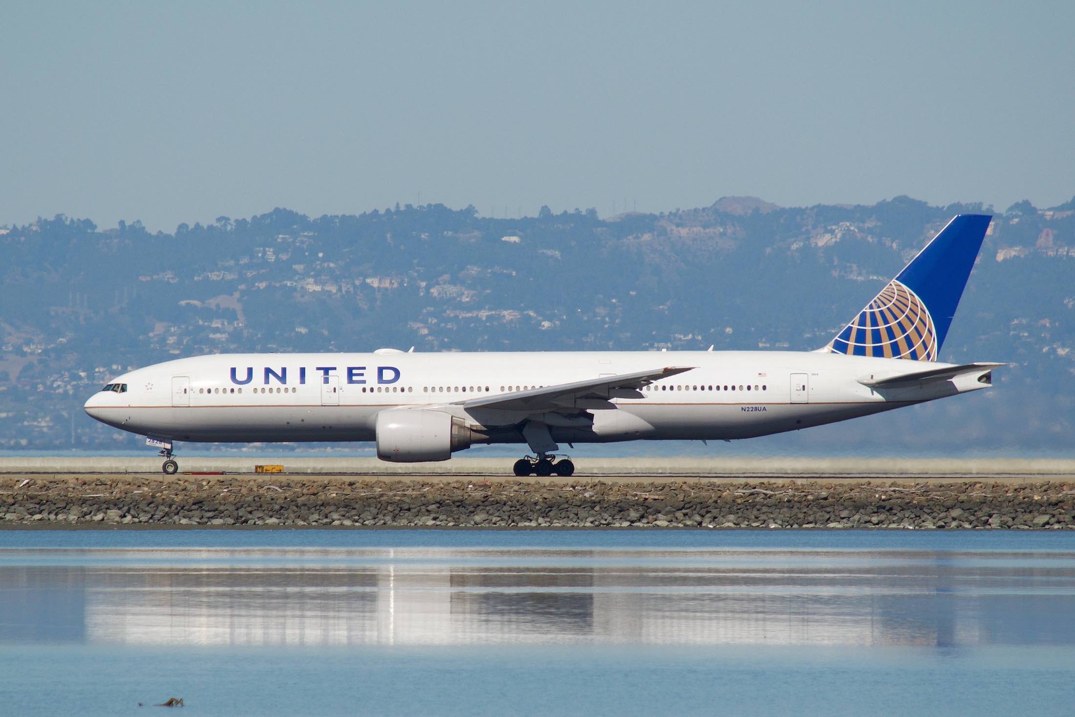 United Airlines Cancels Boeing 777200 Flights After Maintenance Snafu