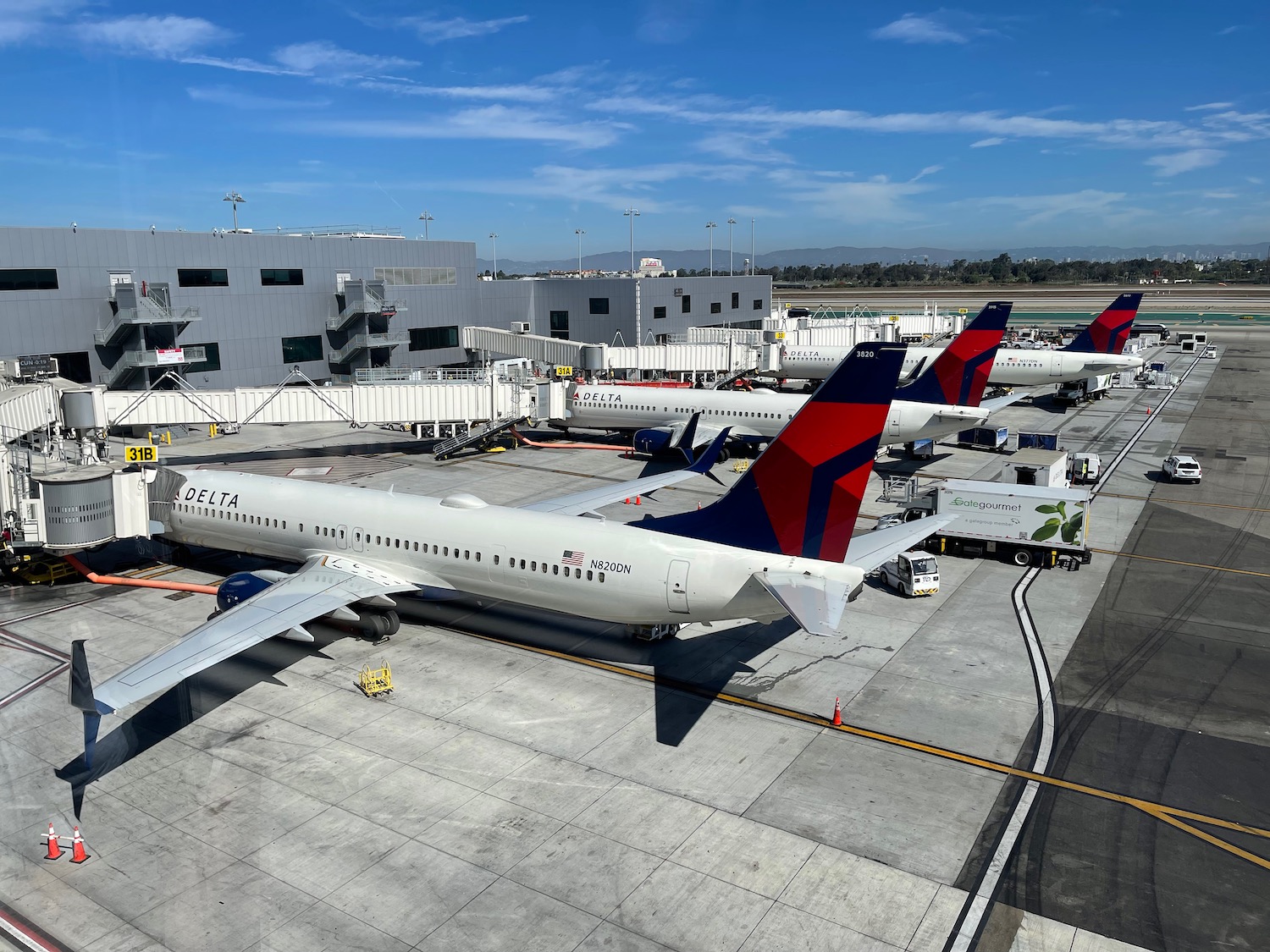 Crazy Delta Pilot Pulls Out Gun In Cockpit, Threatens To Shoot Captain