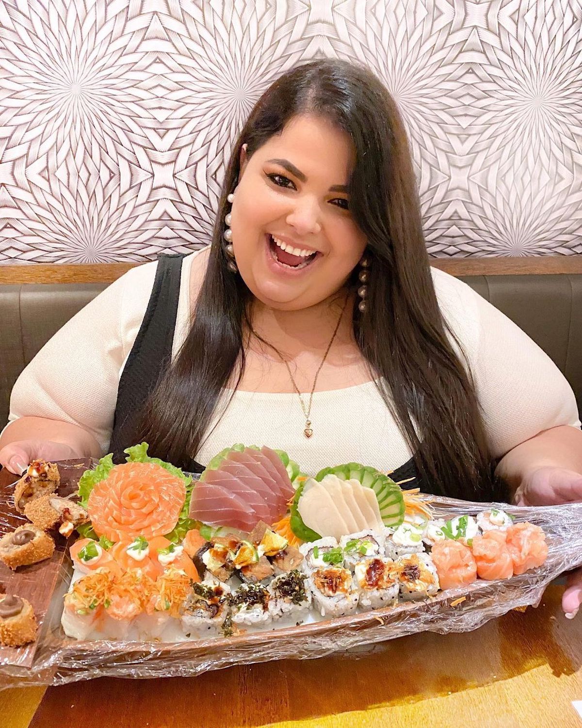 PlusSize Brazilian Model Claims Qatar Airways Told Her She Was "Too