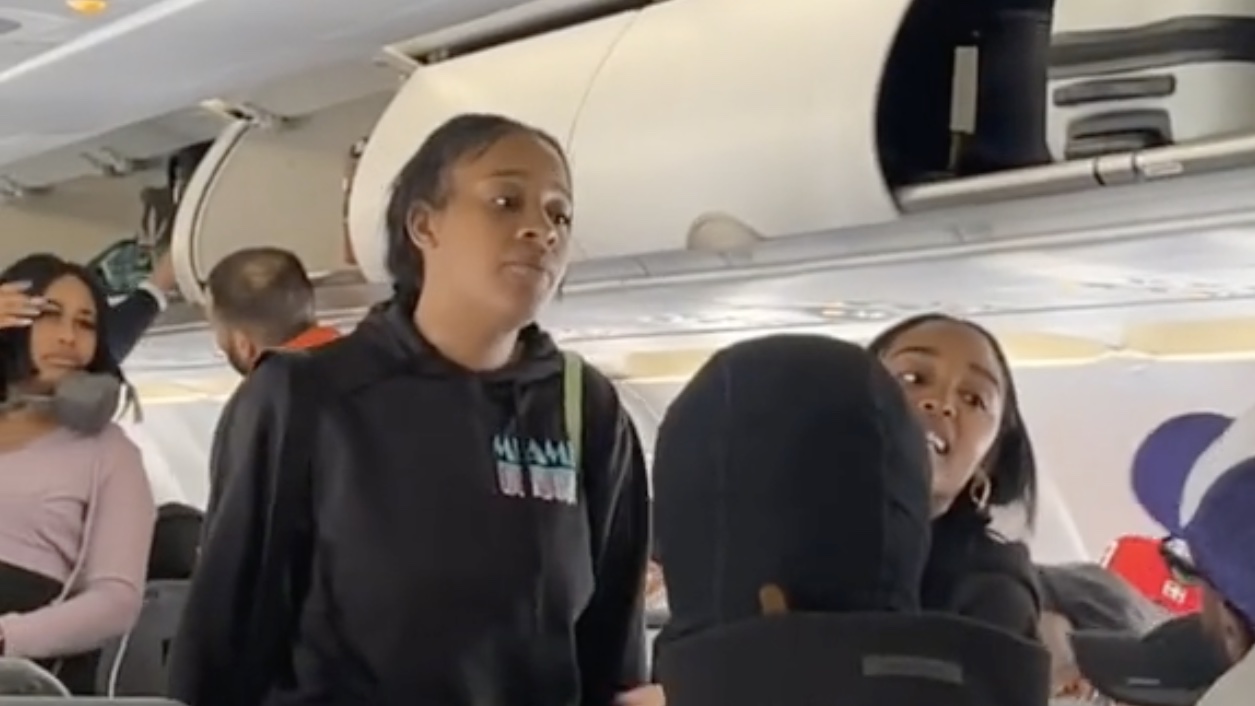 Six Police Officers Drag Raving Woman Off Frontier Airlines Flight
