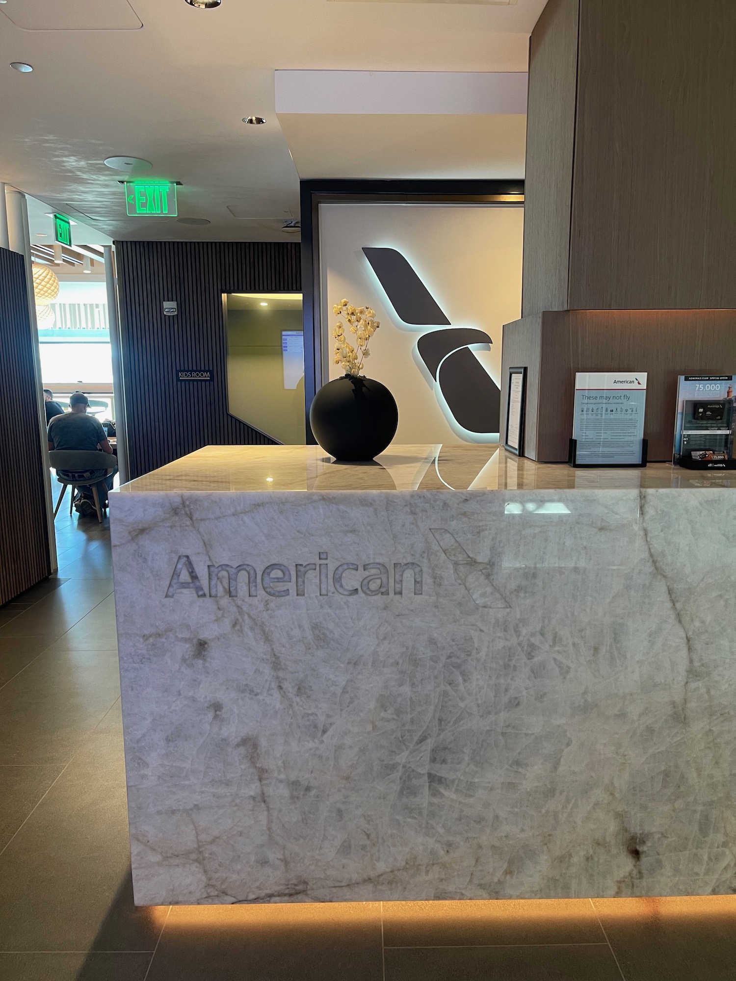 Beautiful New AA Admirals Club In Denver Live and Let's Fly