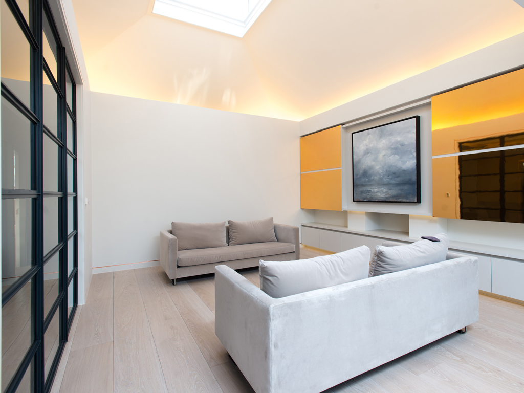  Roland Gardens London