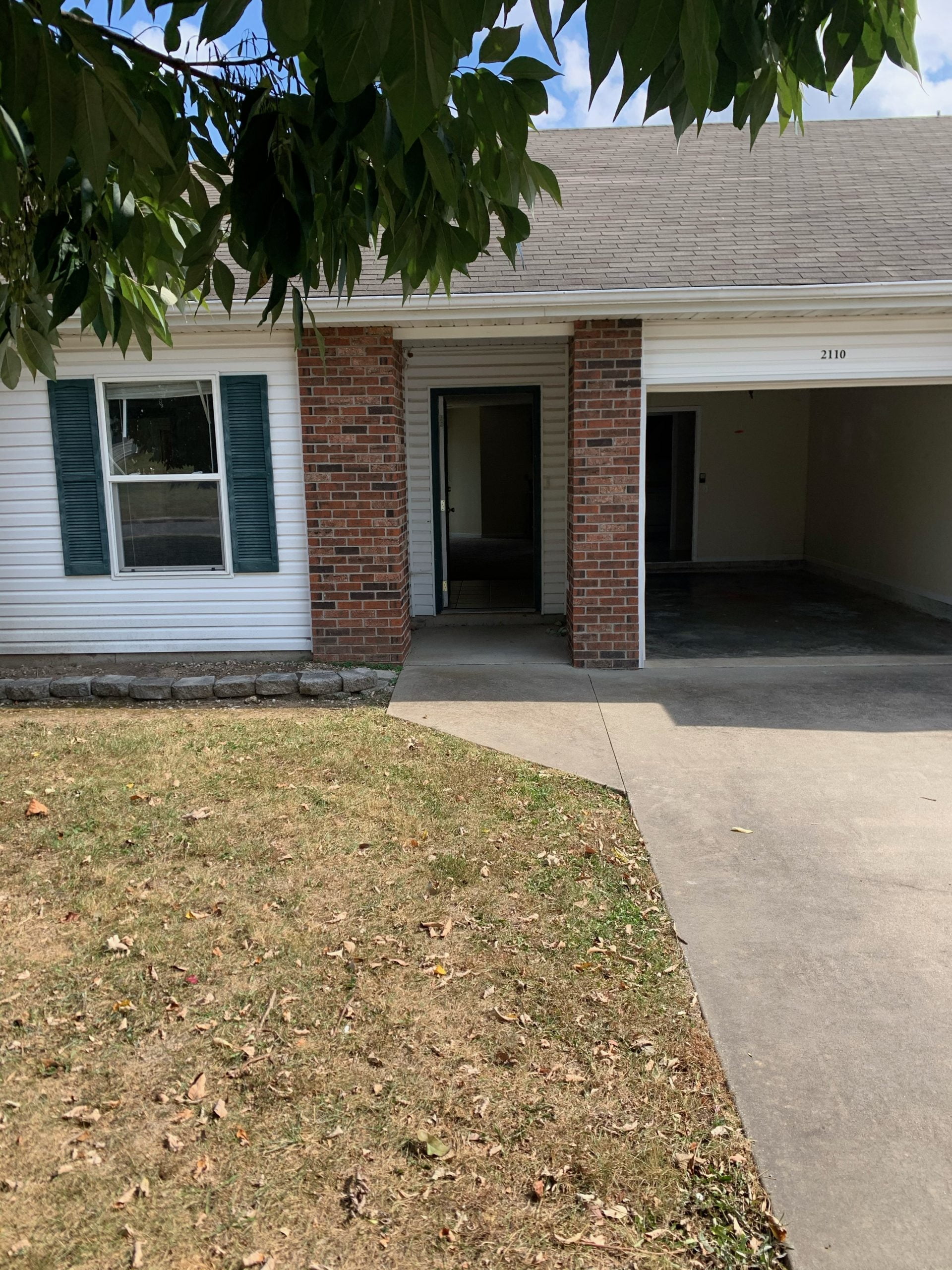 2110 S Pike Live Bolivar