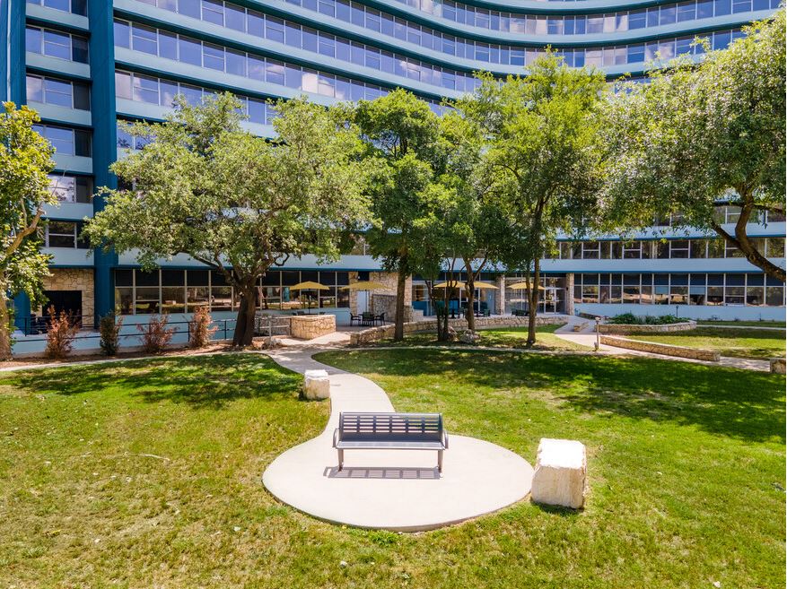 THE BACKYARD Ensemble Apartments