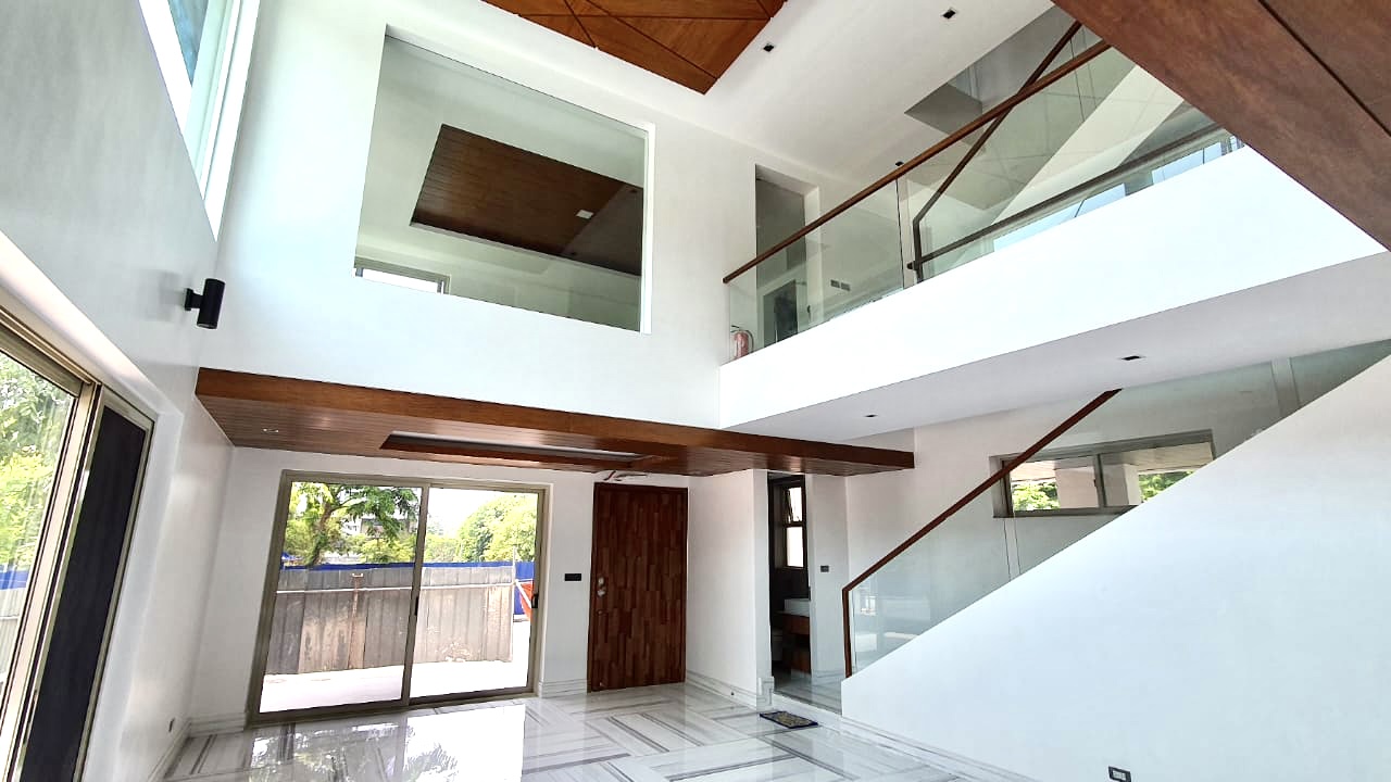 Live Here BRAND NEW MCKINLEY WEST VILLAGE MODERN DESIGN HOUSE FOR