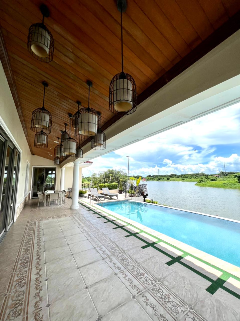 Live Here SPRAWLING LAKESIDE ESTATE MANSION for SALE