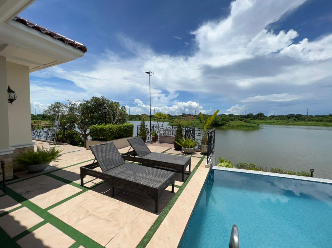 Live Here SPRAWLING LAKESIDE ESTATE MANSION for SALE