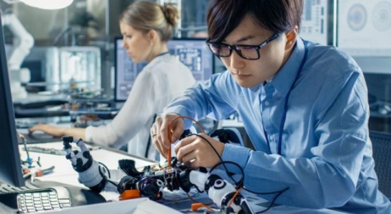 8 Peluang atau Prospek Kerja Teknik Elektro, Software Developer