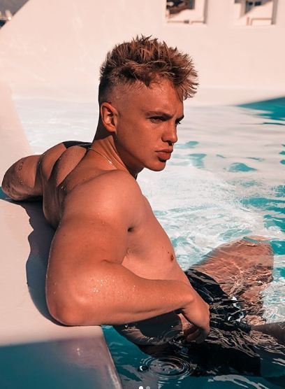 Is Joe Weller Dating? Girlfriend, Net Worth, Height, Tattoo, Hair 556_x_408_jpg