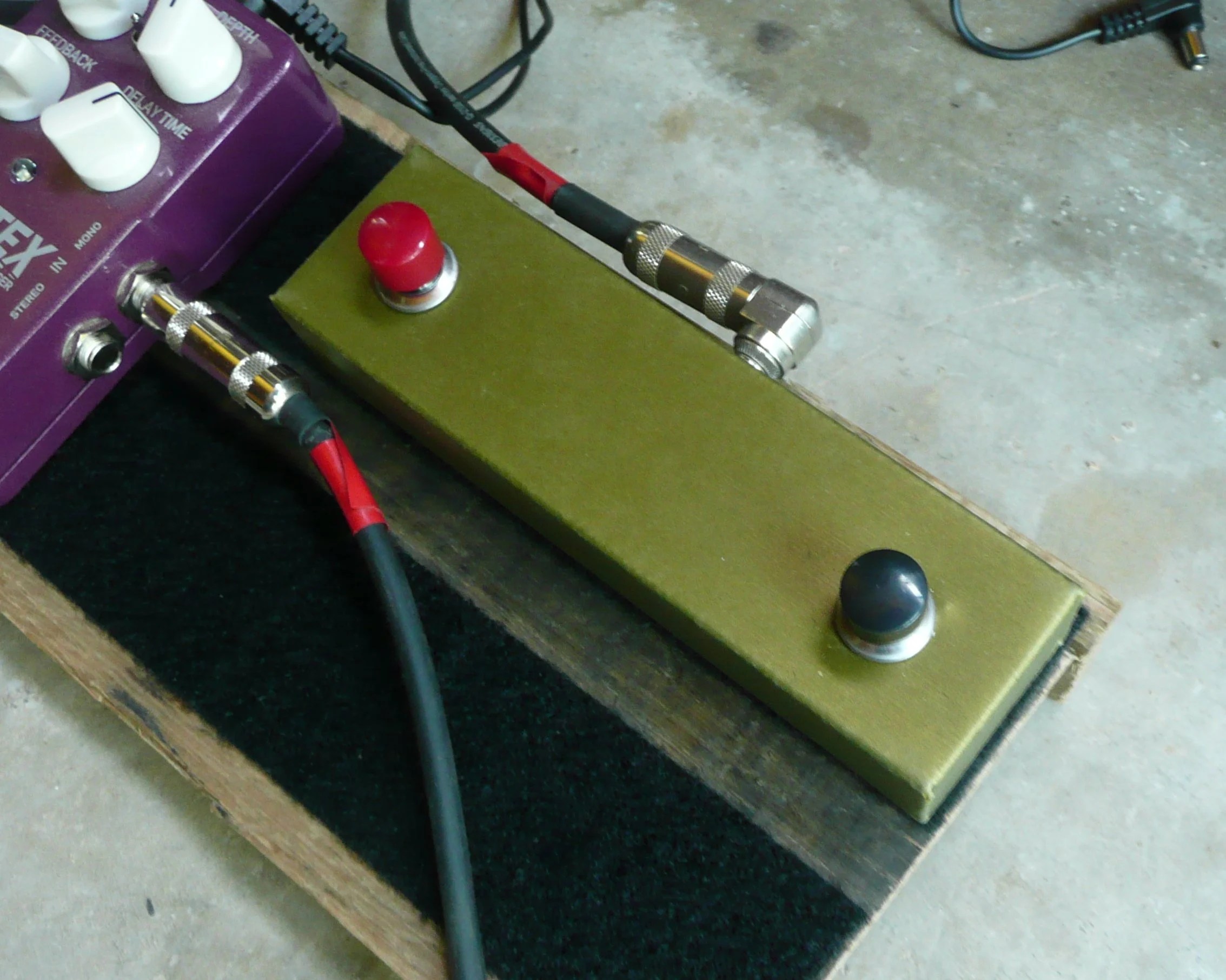 DIY Momentary Footswitch Pedal For Boss or Roland Gear