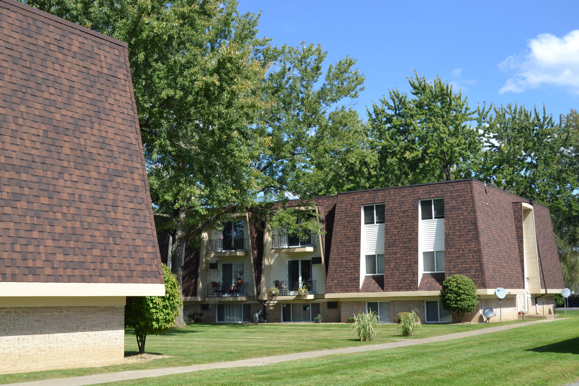 Colony in Grove City, PA Simco Management Corp.