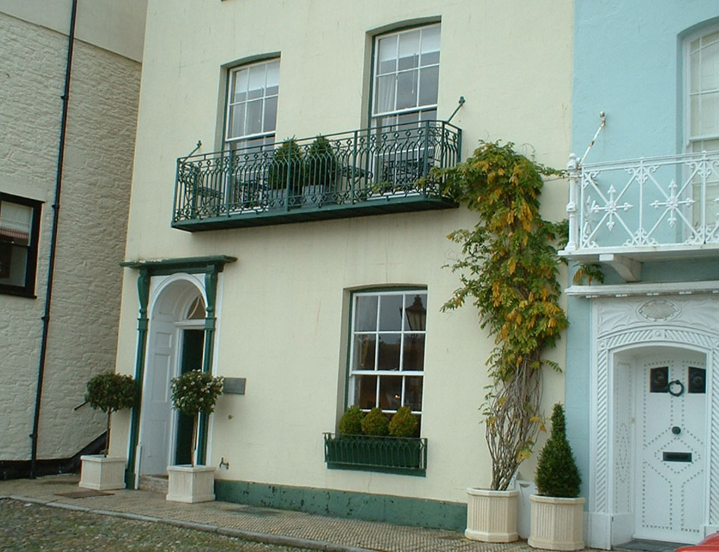 7 Reasons to Have a Balcony