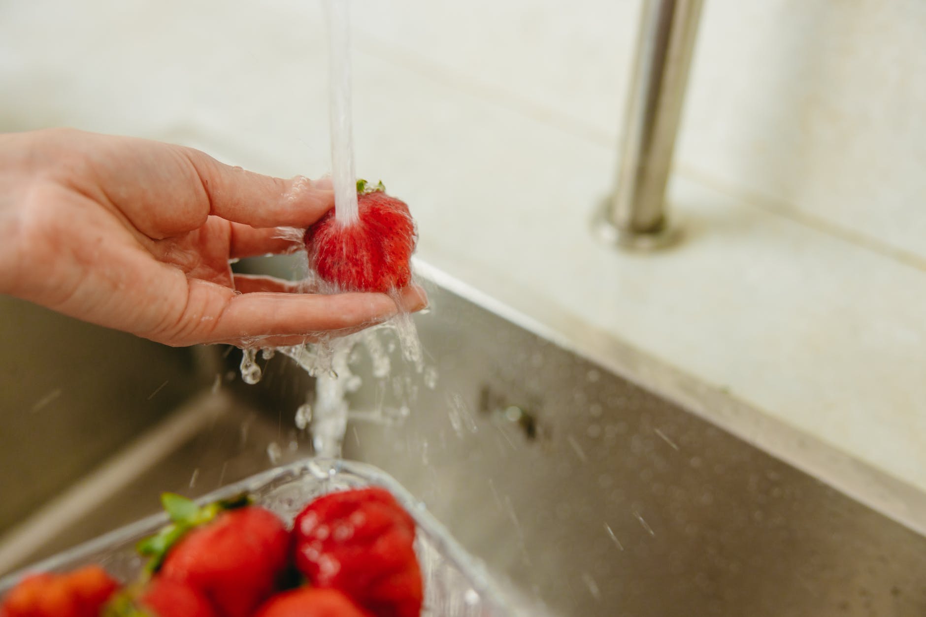 4 Easy Ways to Wash Strawberries Living Practically